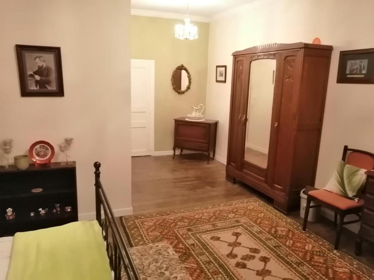 לינה וארוחת בוקר Champagne-Mouton Vingt Grand Rue מראה חיצוני תמונה
